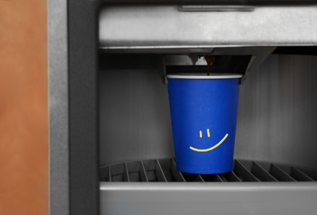 Hur man hittar pappersmuggar som är kompatibla med din varuautomat